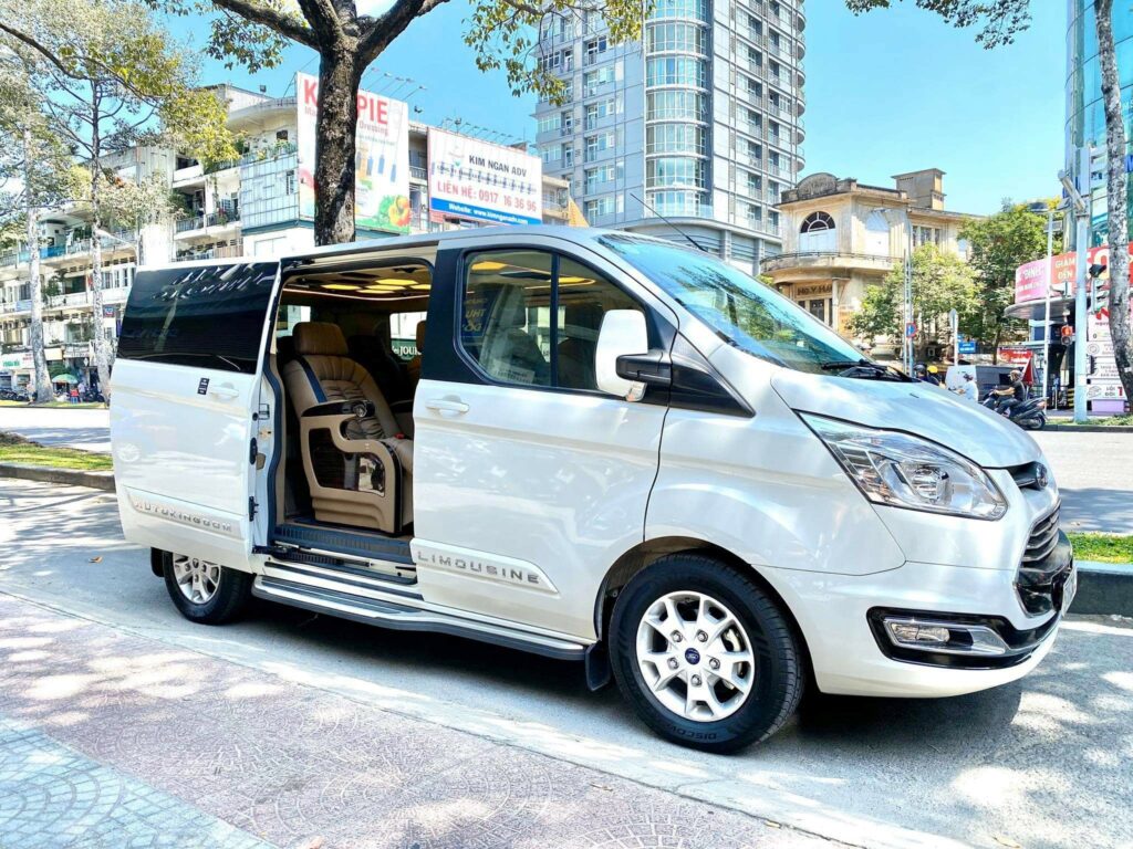 Cho thuê xe limousine 7 chỗ