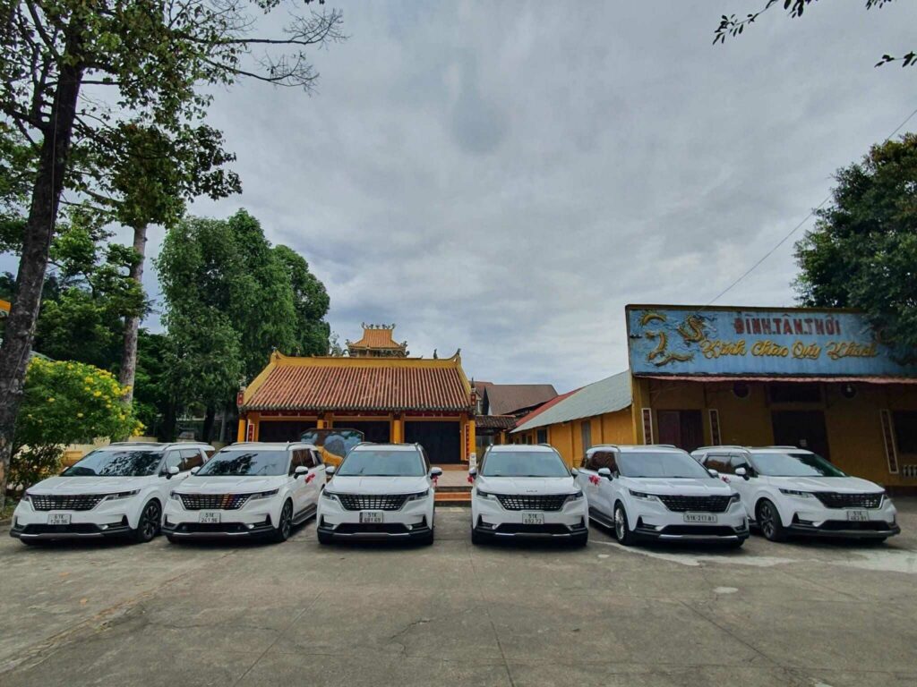 Cho thuê xe carnival tại TPHCM